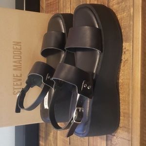 STEVE MADDEN "DISPLAY" SANDALS